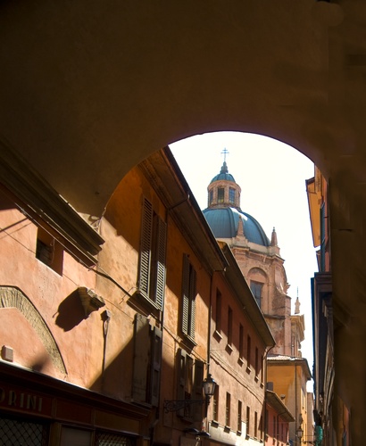 Bologna: the city of porches  Art Hotel Commercianti Bolonia
