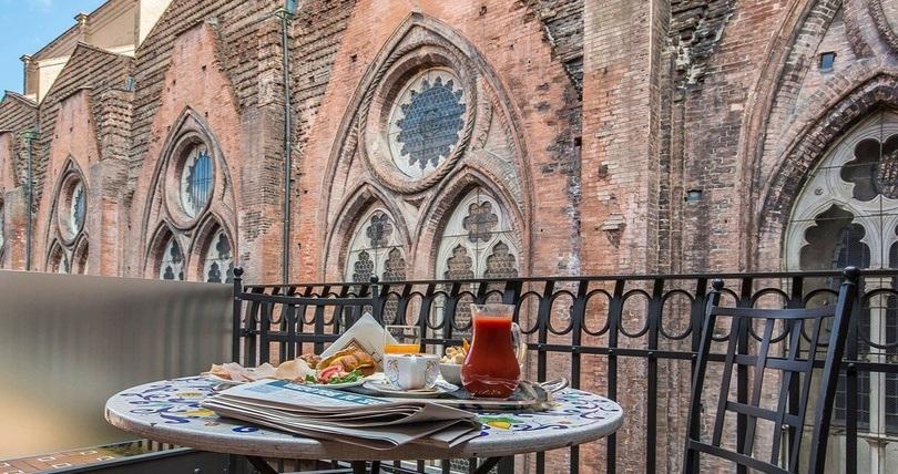 THE FLAMES AND THE BRENTATORI: LIFE IN THE MEDIEVAL BOLOGNA  Art Hotel Commercianti Bolonia THE FLAMES AND THE BRENTATORI: LIFE IN THE MEDIEVAL BOLOGNA  Art Hotel Commercianti Bolonia